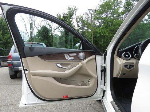 Used 2019 Mercedes-Benz C 300 4MATIC Sedan image 9