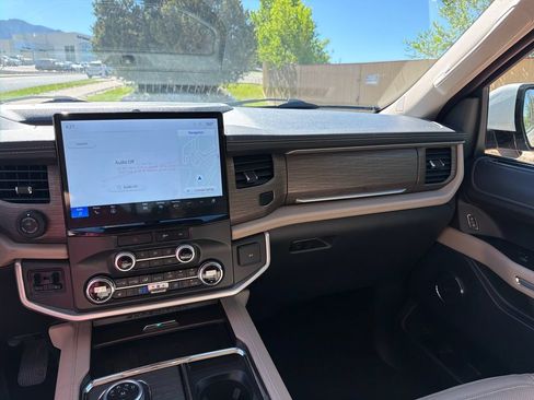 Used 2022 Ford Expedition Max Limited AWD/4WD image 18