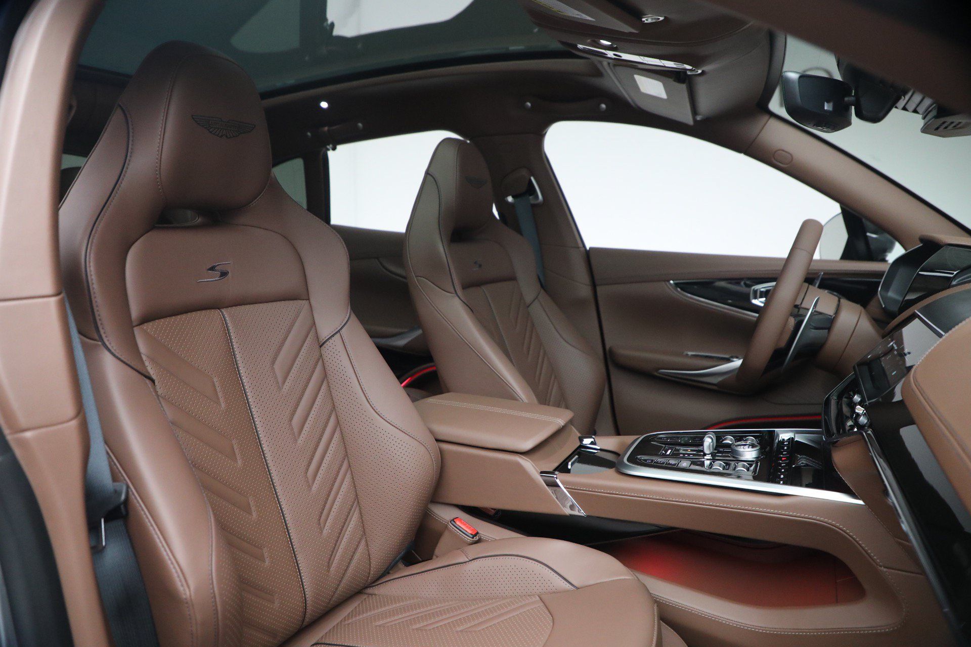 Used 2026 Aston Martin DBX 707 AWD/4WD image 17