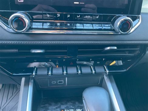 Used 2024 Chevrolet Colorado LT w/ LT Convenience Package II image 24