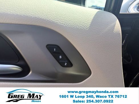 Used 2022 Chrysler Pacifica Touring-L FWD image 22