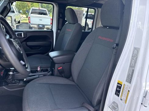 Used 2025 Jeep Wrangler Unlimited Rubicon AWD/4WD image 15