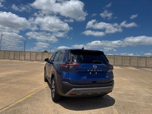 Certified 2023 Nissan Rogue SV w/ SV Premium B Package FWD image 17