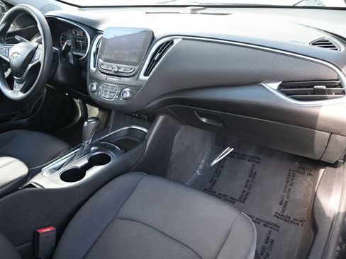 Used 2020 Chevrolet Malibu LT image 8