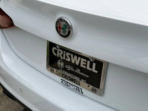Used 2023 Alfa Romeo Giulia Ti AWD/4WD image 17