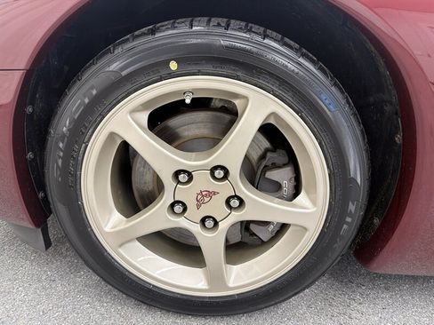 Used 2003 Chevrolet Corvette Coupe w/ Preferred Equipment Group RWD image 15