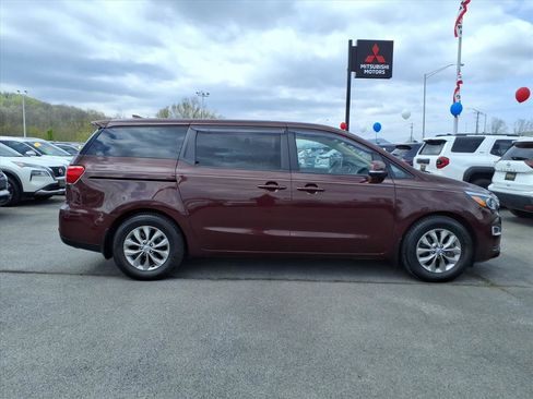 Used 2019 Kia Sedona LX image 16