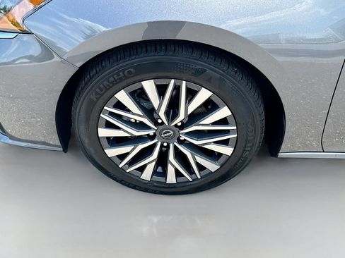 Certified 2025 Nissan Altima 2.5 SV FWD image 30