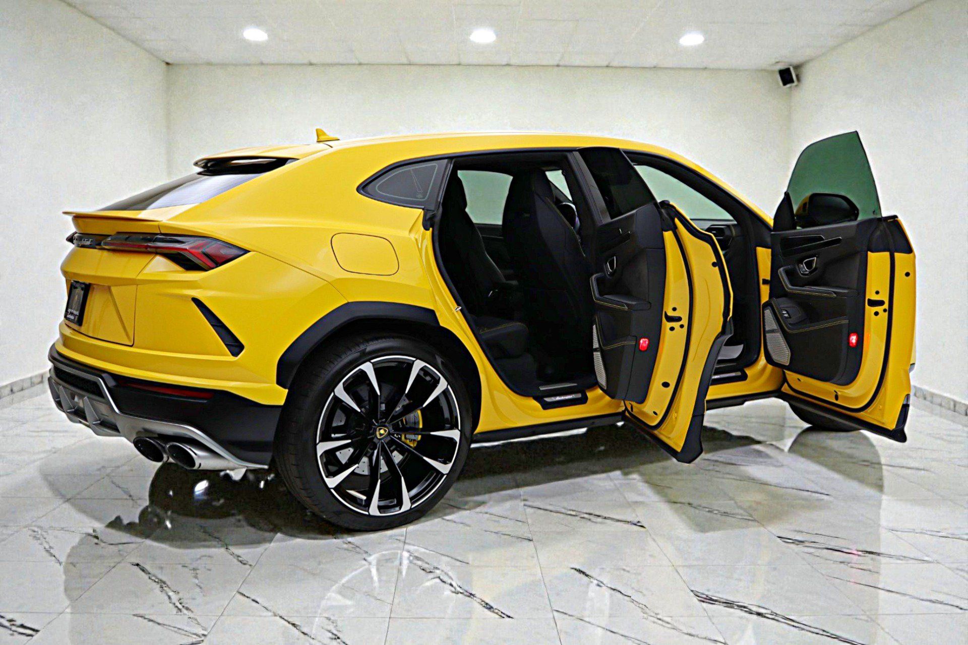 Used 2022 Lamborghini Urus AWD/4WD image 11