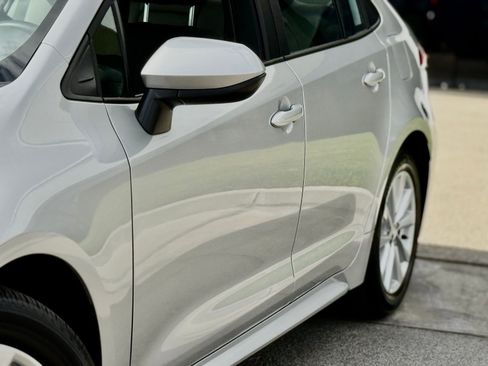 Used 2026 Toyota Corolla LE w/ LE Premium Package FWD image 4