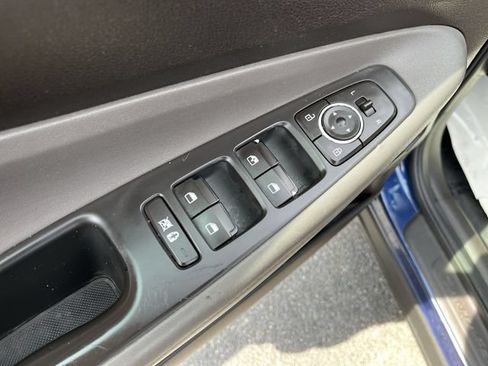 Used 2019 Hyundai Santa Fe SE FWD image 17