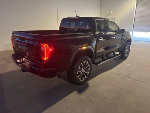 Used 2024 GMC Canyon Denali image 3