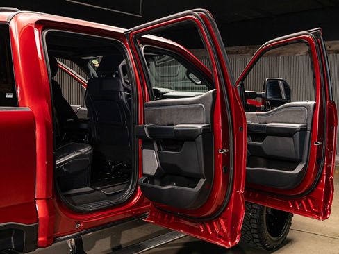 Used 2025 Ford F250 Platinum image 30