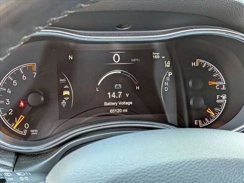 Used 2021 Jeep Grand Cherokee Laredo image 11