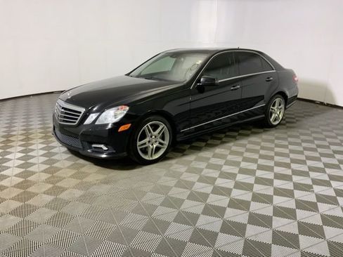 Used 2011 Mercedes-Benz E 550 4MATIC Sedan image 14