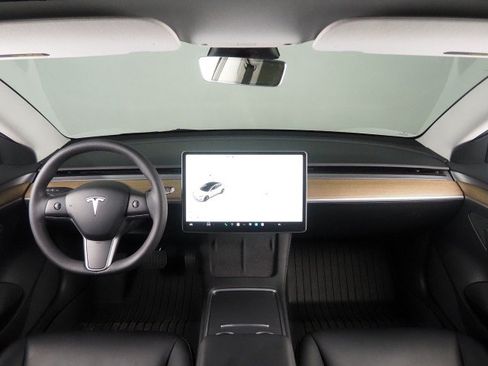 Used 2023 Tesla Model 3 RWD image 2