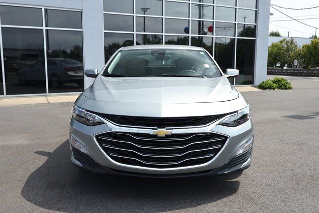 Used 2025 Chevrolet Malibu LT FWD image 2