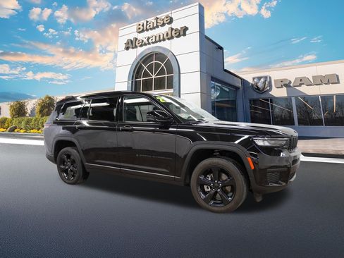 Used 2023 Jeep Grand Cherokee L Laredo AWD/4WD image 1