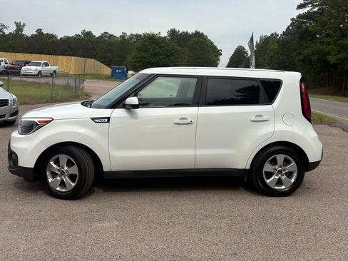 Used 2018 Kia Soul FWD image 3