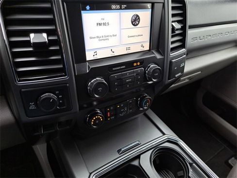 Used 2019 Ford F250 XLT w/ XLT Premium Package image 13