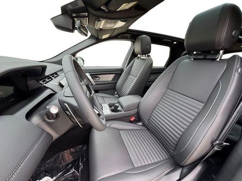 New 2025 Land Rover Discovery Sport Dynamic SE image 11