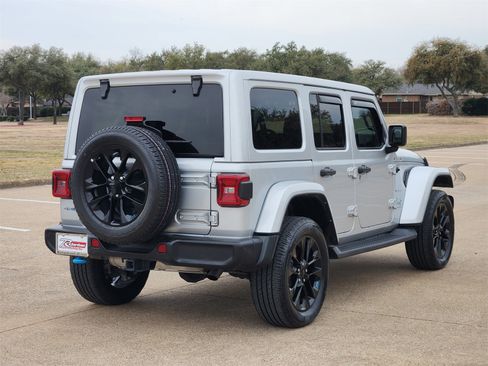Used 2023 Jeep Wrangler Sahara image 6