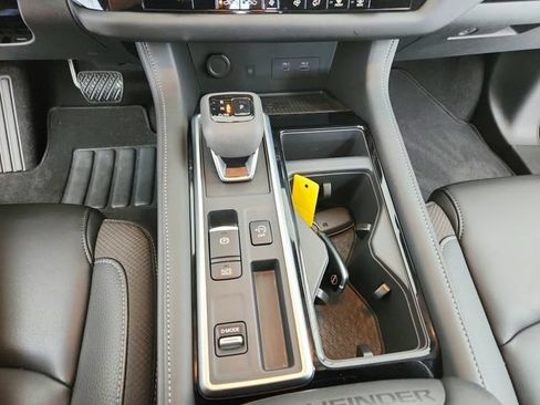 Used 2025 Nissan Pathfinder SL w/ SL Premium Package FWD image 26