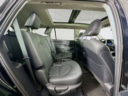 Certified 2024 Toyota Grand Highlander Platinum image 30