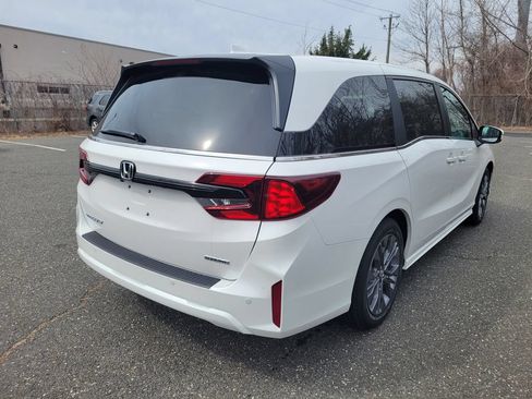 New 2026 Honda Odyssey Touring image 3