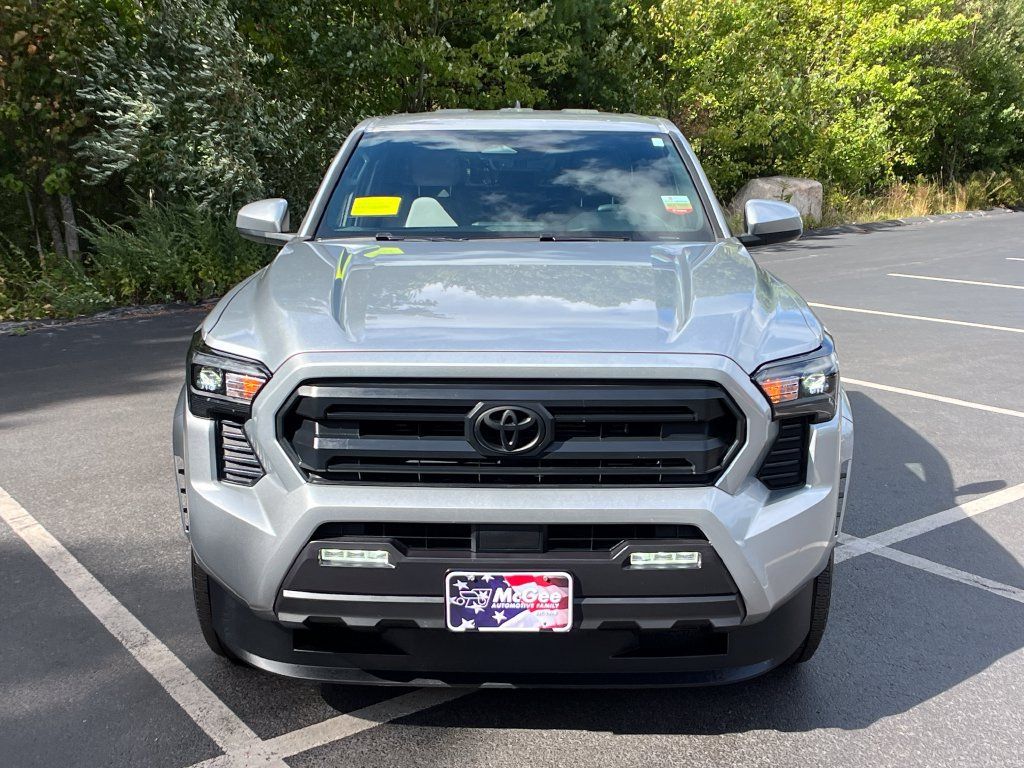 Certified 2024 Toyota Tacoma SR5 AWD/4WD image 8