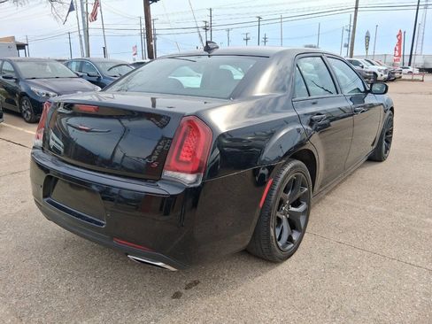 Used 2022 Chrysler 300 S image 4