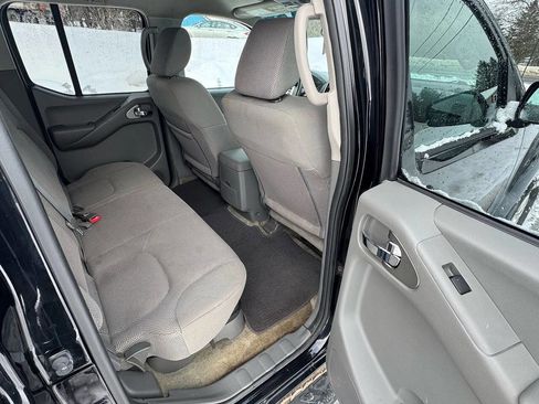 Used 2016 Nissan Frontier SV image 12