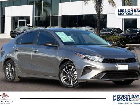 Used 2023 Kia Forte LXS w/ LXS Technology Package image 1