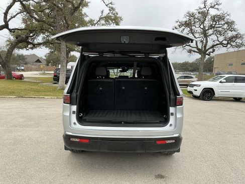 Used 2023 Jeep Wagoneer Series III w/ Premium Group I image 30