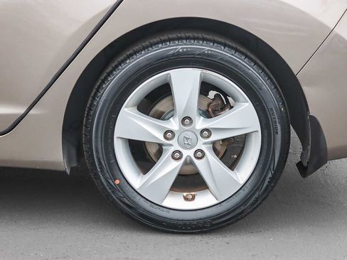 Used 2013 Hyundai Elantra GLS w/ Preferred Pkg image 10