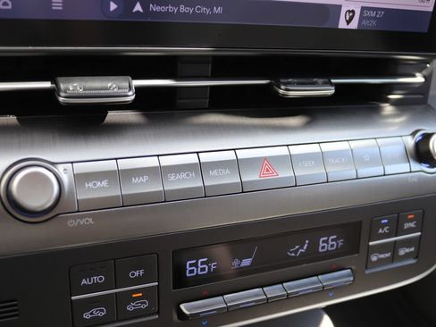Used 2024 Hyundai Kona Limited FWD image 37