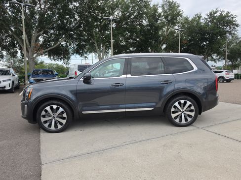 Used 2022 Kia Telluride EX w/ EX Premium Package FWD image 4