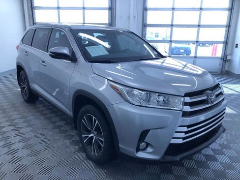 Used 2019 Toyota Highlander Plus w/ Phone Cable & Charge Package image 39