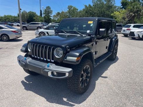 Used 2022 Jeep Wrangler Unlimited Sahara w/ Cold Weather Group AWD/4WD image 5
