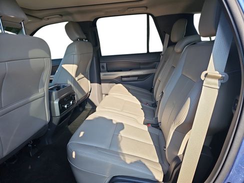 Used 2019 Ford Expedition XLT w/ Equipment Group 202A RWD image 11