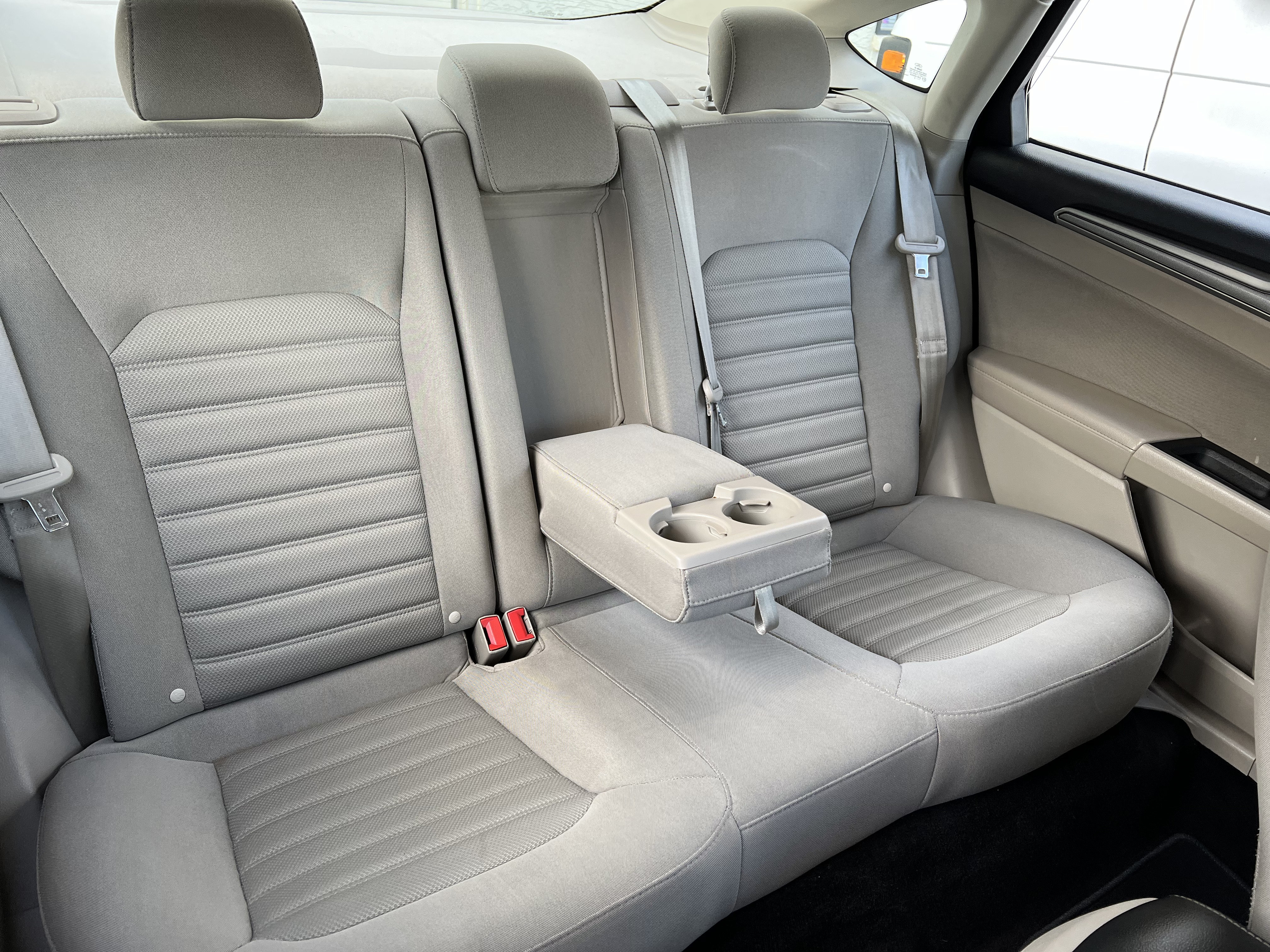 Used 2018 Ford Fusion SE FWD image 10