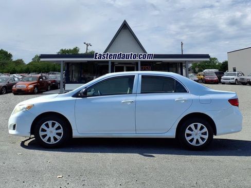 Used 2010 Toyota Corolla image 1