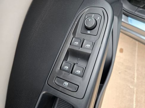 New 2026 Volkswagen Taos SE FWD image 19
