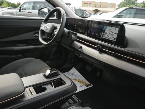 Used 2024 Nissan Ariya AWD image 40