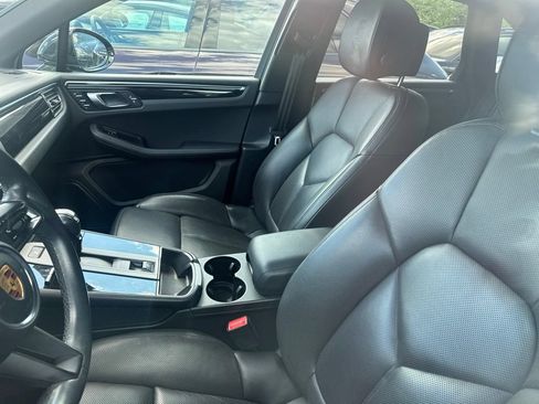 Certified 2023 Porsche Macan AWD/4WD image 6