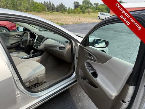 Used 2020 Chevrolet Malibu LT FWD image 39