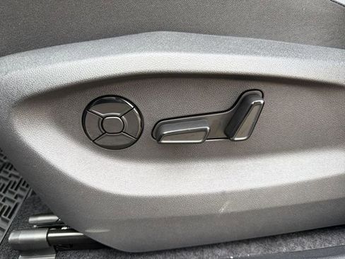 New 2026 Volkswagen Tiguan SE R-Line image 13