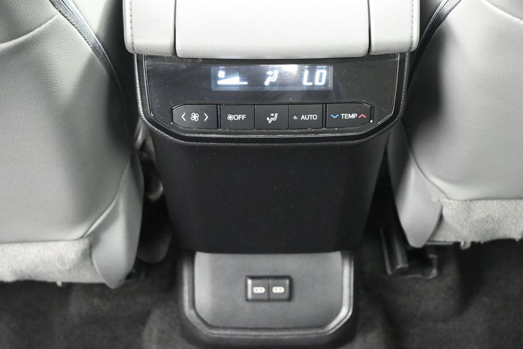 Used 2023 Toyota Highlander XLE FWD image 20