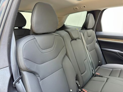 Used 2025 Volvo EX90 Ultra AWD/4WD image 40