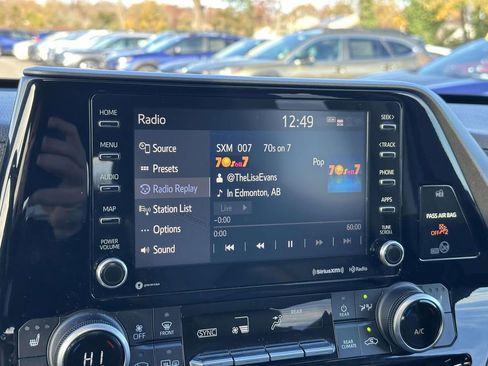 Used 2021 Toyota Highlander XLE image 32